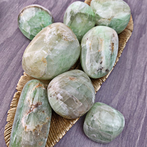 Emerald Calcite Tumbled Stone (920) - The Bead Shoppe